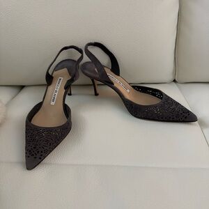 manolo blahnik gray 35 slingback heels